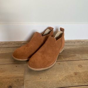 Clarks women’s booties, size 8